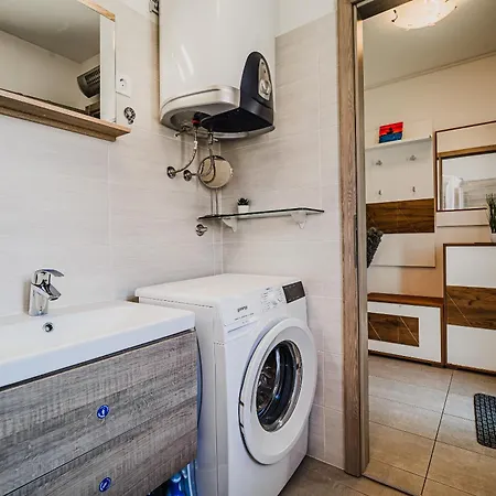 Tinkara With Ir Sauna Catez ob Savi