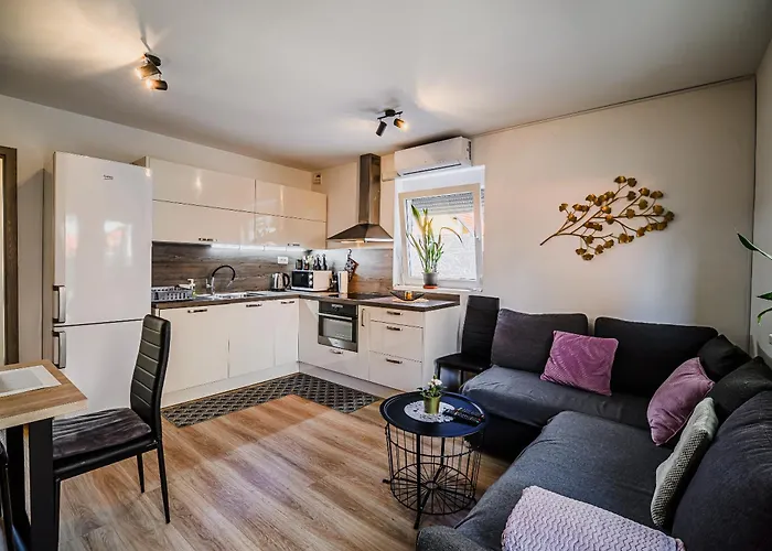 Tinkara With Ir Sauna Сasa de vacaciones