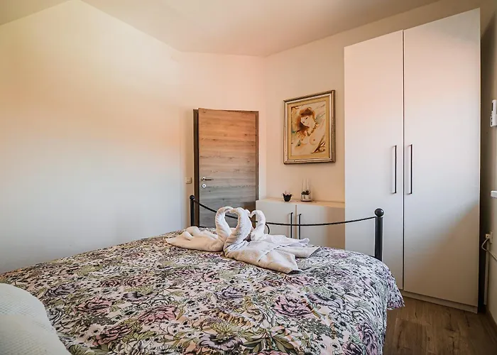 Tinkara With Ir Sauna Catez ob Savi